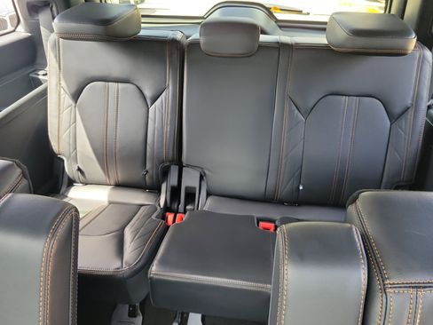 Used 2024 Ford Expedition Platinum AWD/4WD image 12