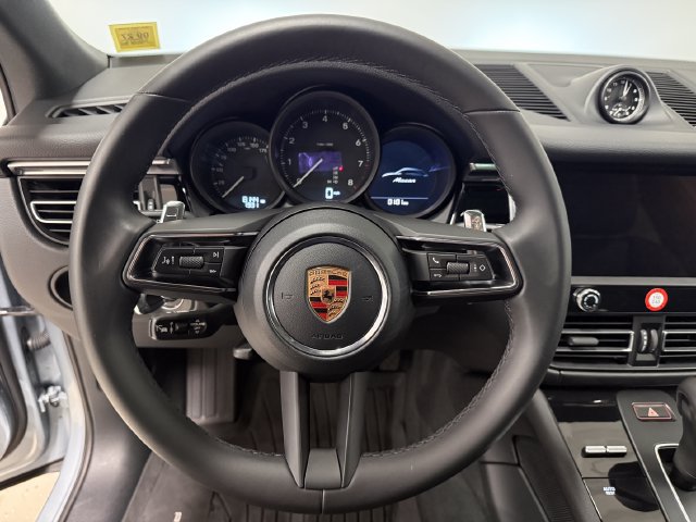 Certified 2026 Porsche Macan AWD/4WD image 17