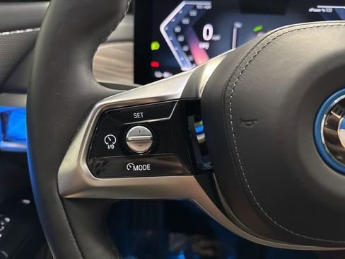 Used 2024 BMW i7 xDrive60 w/ Premium Package image 49