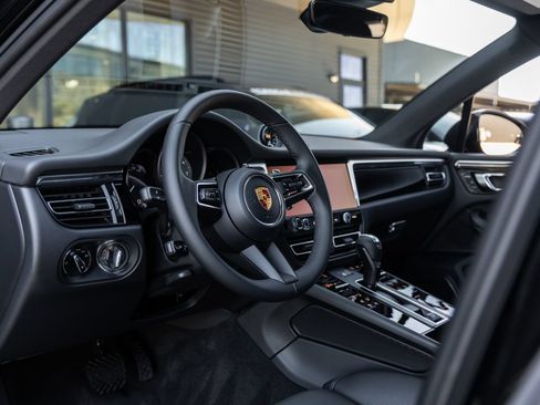 Certified 2026 Porsche Macan S AWD/4WD image 4