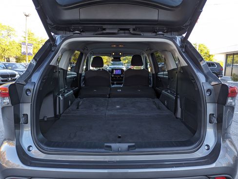 Used 2023 Toyota Highlander LE image 43