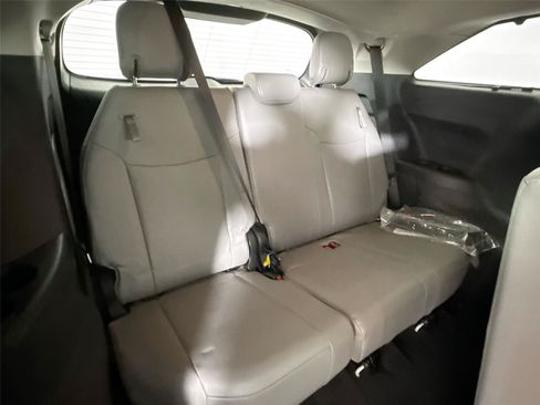 Certified 2026 Toyota Sienna XLE FWD image 41