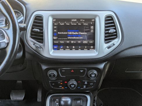 Certified 2021 Jeep Compass Latitude w/ Sun and Sound Group FWD image 18