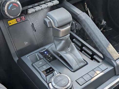 Certified 2025 Toyota Tacoma SR5 AWD/4WD image 16