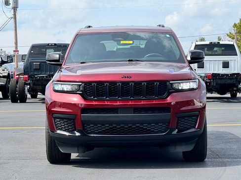 Used 2023 Jeep Grand Cherokee L Laredo image 2