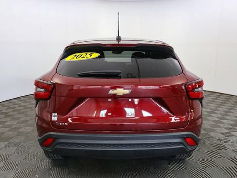Used 2025 Chevrolet Trax LS w/ LS Convenience Package FWD image 8