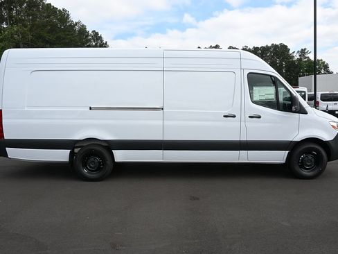 Used 2026 Mercedes-Benz Sprinter 2500 image 22