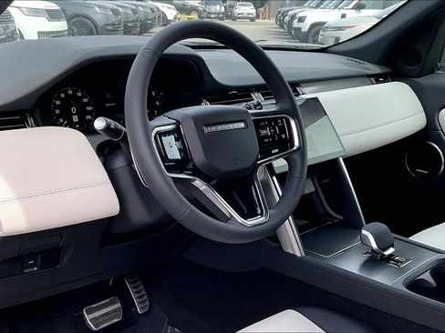 New 2026 Land Rover Discovery Sport Landmark image 10