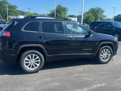 Used 2022 Jeep Cherokee Latitude Lux w/ Mopar Interior Package AWD/4WD image 5
