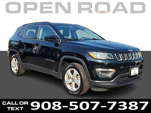 Used 2018 Jeep Compass Latitude w/ Popular Equipment Group AWD/4WD image 1