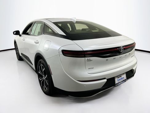 Used 2023 Toyota Crown Limited image 7