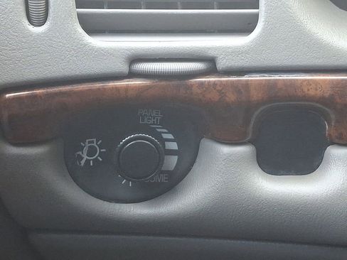 Used 2004 Chevrolet Impala image 25