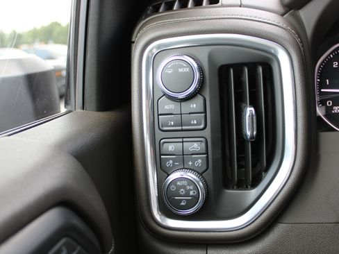 Used 2023 GMC Sierra 3500 SLT w/ SLT Convenience Package AWD/4WD image 24