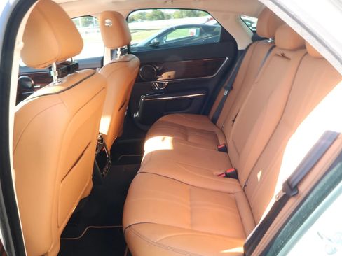 Used 2019 Jaguar XJ R-Sport RWD image 17