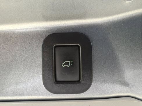 Used 2013 Toyota Sienna XLE FWD image 34