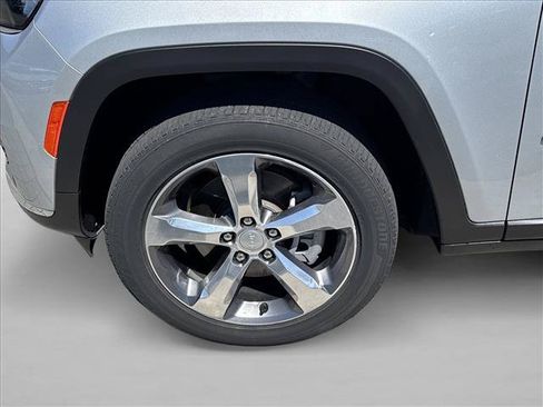 Used 2021 Jeep Grand Cherokee L Limited AWD/4WD image 8