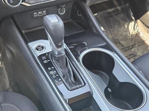 Used 2024 Nissan Altima 2.5 SV FWD image 17