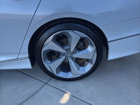 Used 2018 Honda Accord Touring image 23