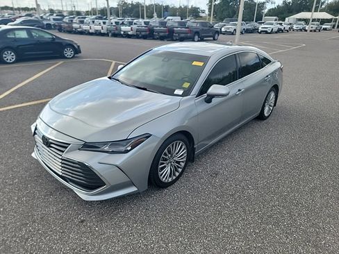 Used 2019 Toyota Avalon Limited image 1