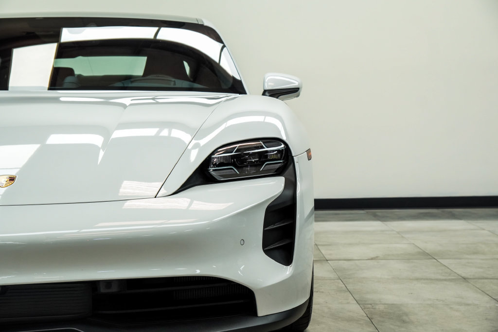 Used 2022 Porsche Taycan GTS AWD/4WD image 6