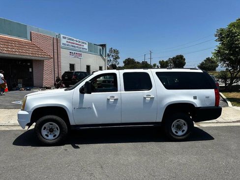 Used 2009 GMC Yukon XL 2500 w/ Skid Plate Package image 2