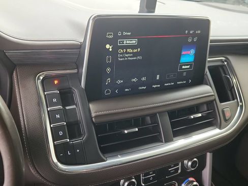 Used 2023 GMC Yukon XL SLT AWD/4WD image 24
