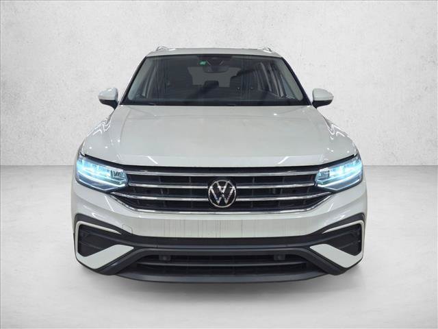 Used 2023 Volkswagen Tiguan SE AWD/4WD image 2