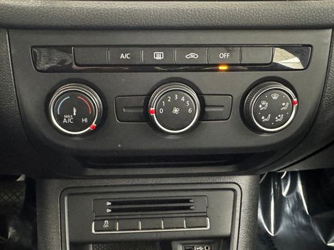 Used 2017 Volkswagen Tiguan S image 24