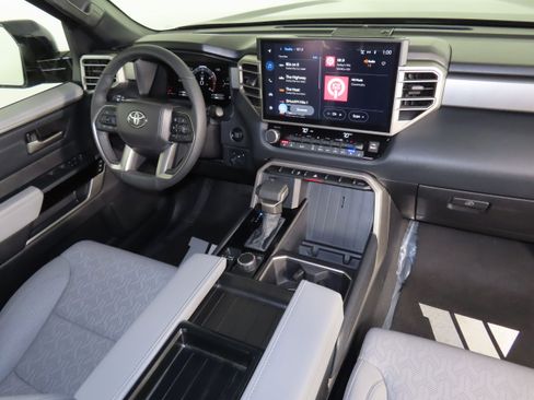 Used 2025 Toyota Tundra Limited AWD/4WD image 36