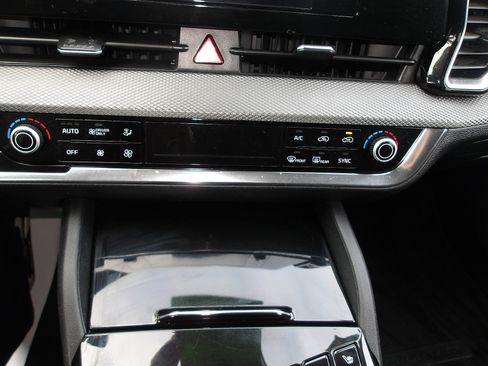 Used 2023 Kia Sportage LX AWD/4WD image 22