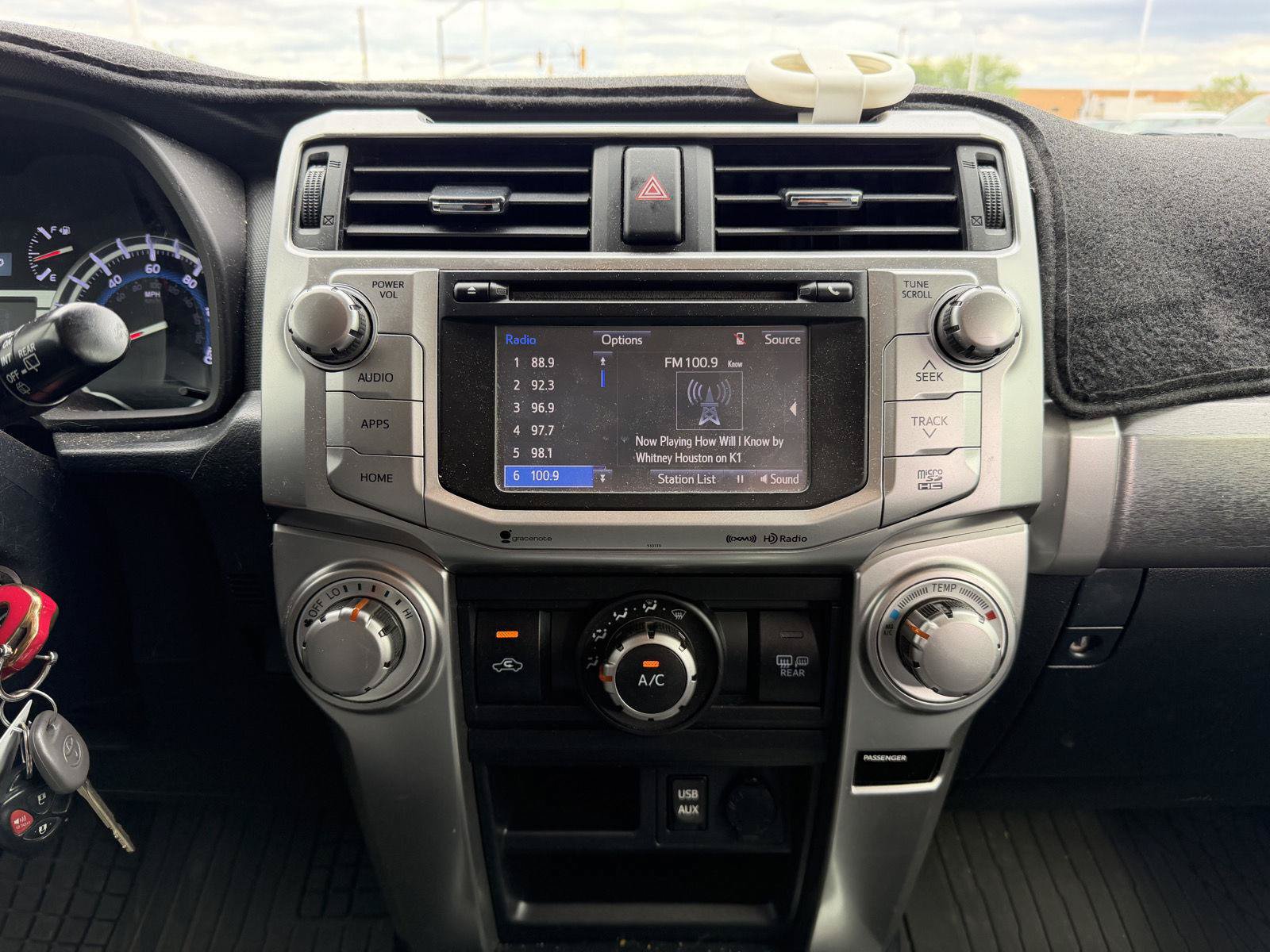 Used 2017 Toyota 4Runner SR5 AWD/4WD image 26