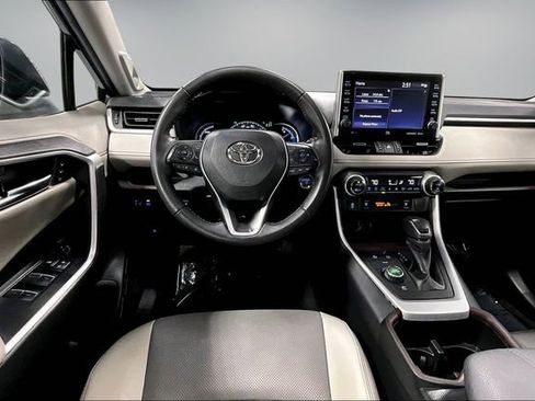 Used 2022 Toyota RAV4 Limited AWD/4WD image 10