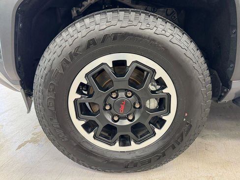 Used 2025 Toyota 4Runner TRD Off-Road AWD/4WD image 33