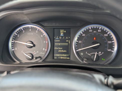 Used 2016 Toyota Highlander Limited image 16