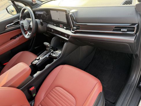 Used 2025 Kia Sportage SX image 13