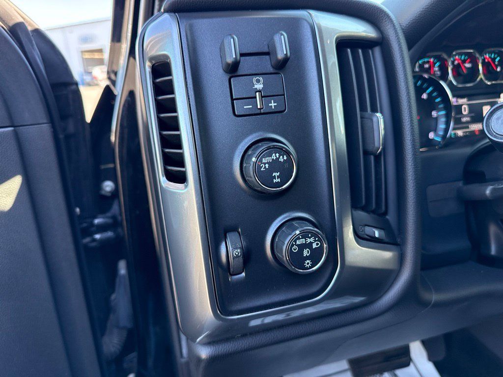 Used 2017 Chevrolet Silverado 1500 LT w/ All Star Edition AWD/4WD image 29
