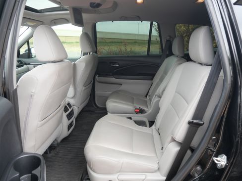 Used 2019 Honda Pilot Touring image 9