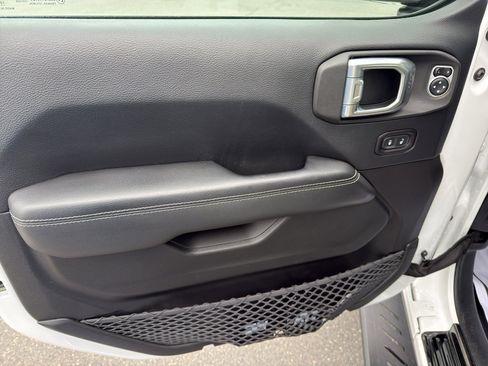 Used 2019 Jeep Wrangler Unlimited Sahara image 10