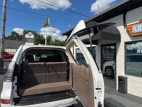 Used 2015 Lexus GX 460 Luxury AWD/4WD image 12