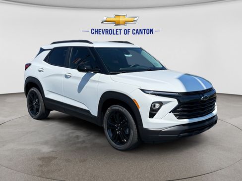 New 2026 Chevrolet TrailBlazer LT w/ Midnight Edition AWD/4WD image 3