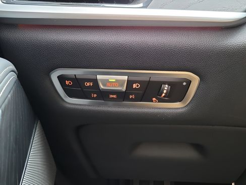 Used 2022 BMW X7 M50i w/ Luxury Seating Package image 23