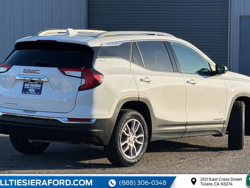 Used 2024 GMC Terrain SLT image 4