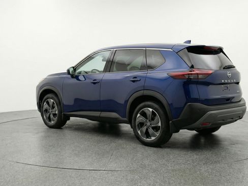 Used 2025 Nissan Rogue SV image 6