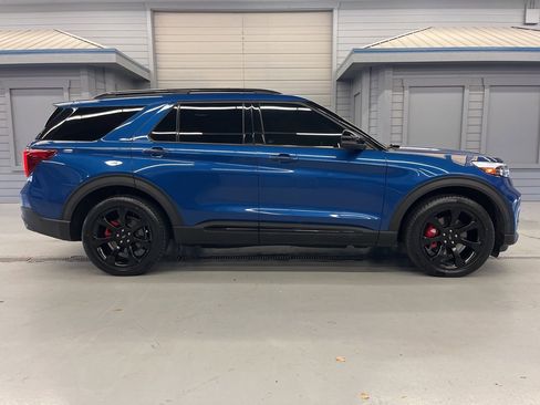 Used 2020 Ford Explorer ST w/ ST Street Pack image 8