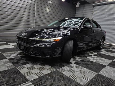 Used 2024 Hyundai Elantra Limited FWD image 41