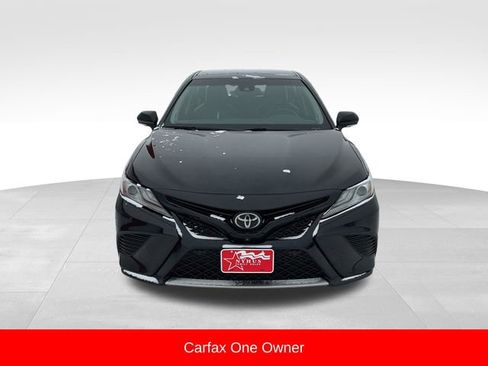 Used 2018 Toyota Camry XSE image 2