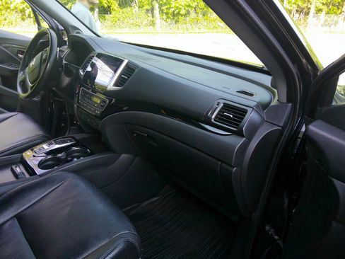Used 2017 Honda Pilot Touring image 37