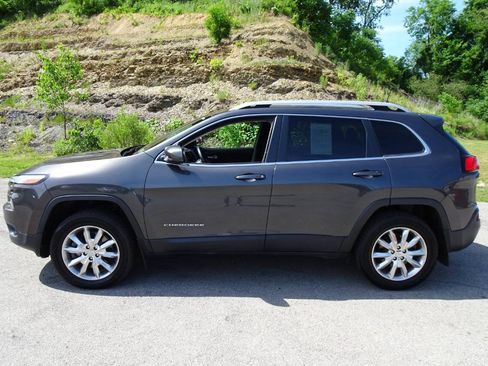 Used 2017 Jeep Cherokee Limited AWD/4WD image 1