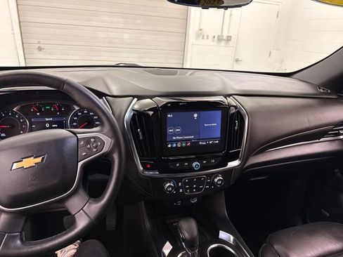 Used 2023 Chevrolet Traverse LT w/ LT Premium Package AWD/4WD image 12
