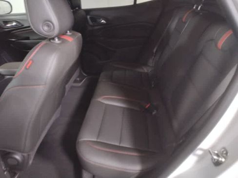 Used 2024 Chevrolet Trax RS w/ Sunroof Package image 17